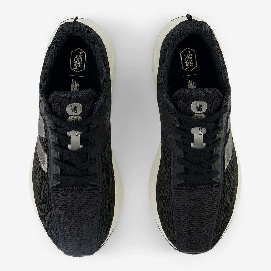 New Balance W Arishi v4 Laufschuhe in SCHWARZ