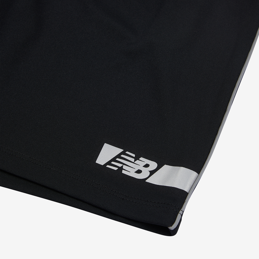 New Balance B NB Football Shorts in SCHWARZ