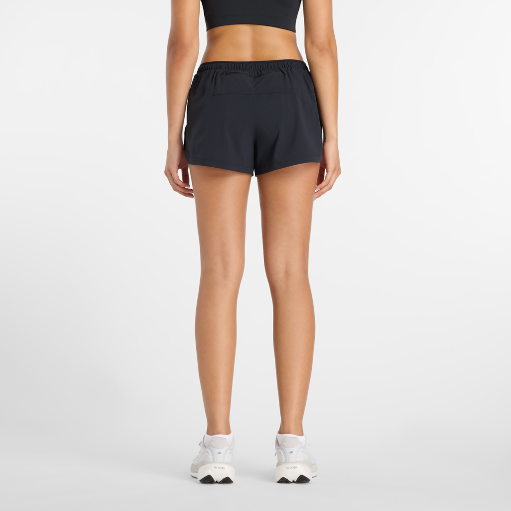New Balance W Run Essentials Short 3" in SCHWARZ