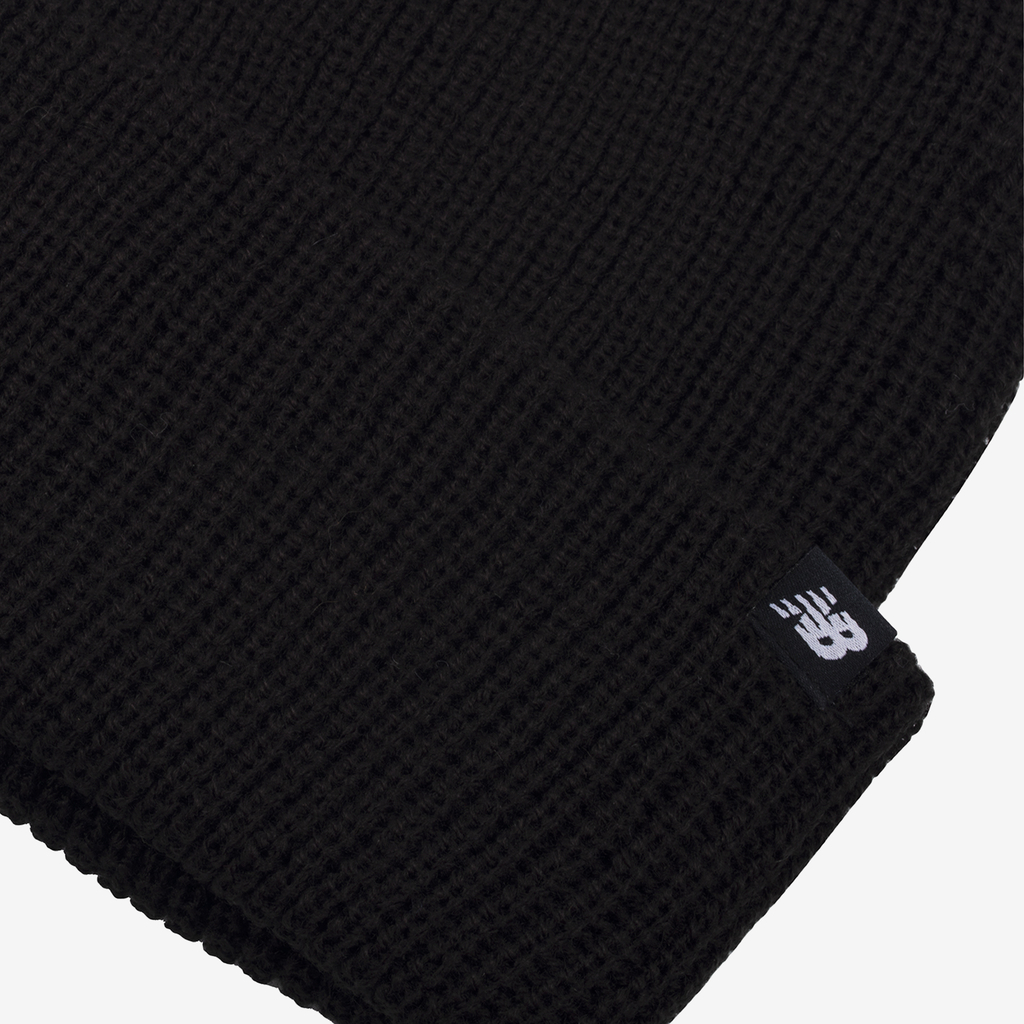 New Balance Fisherman Beanie in SCHWARZ
