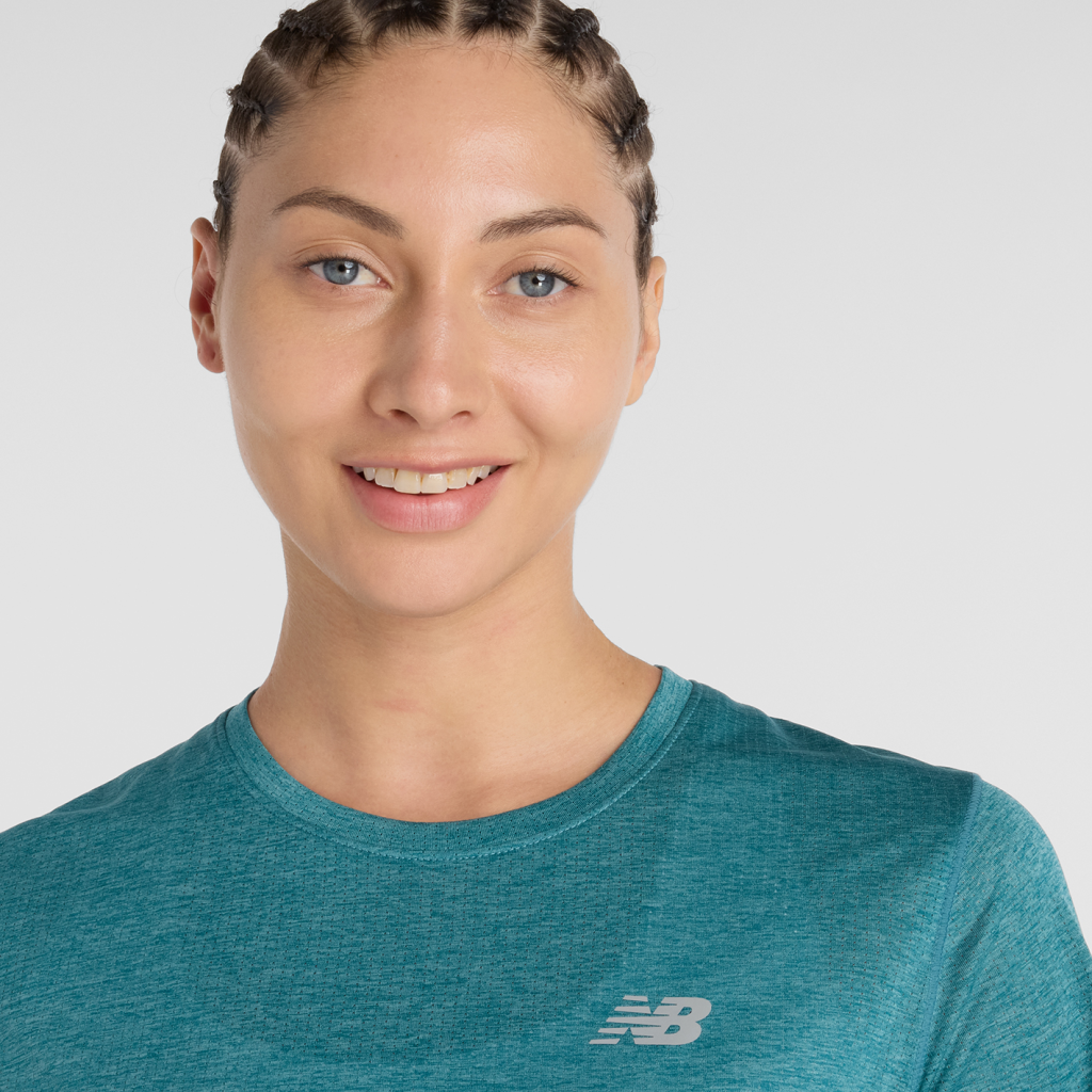 New Balance W NB Athletics Short Sleeve in BLAU