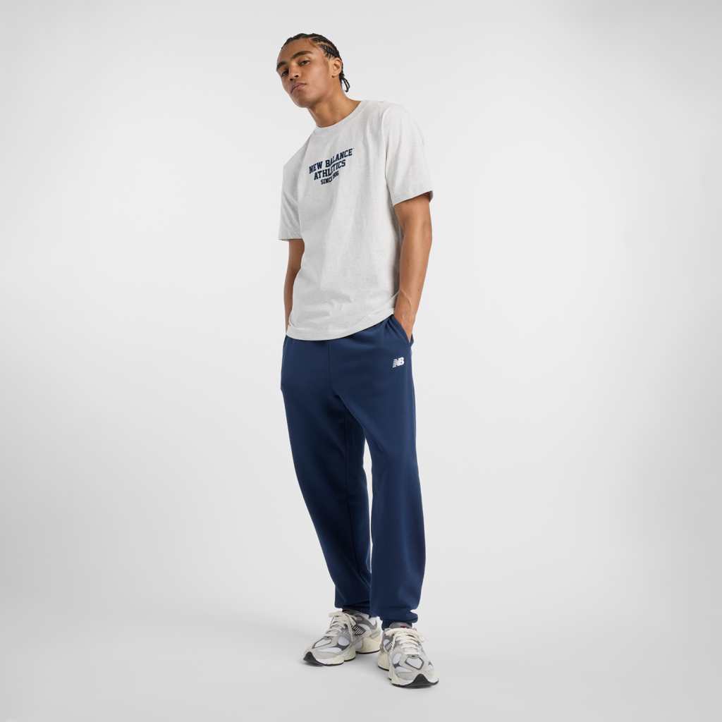 New Balance Varsity Graphic T-Shirt in GRAU