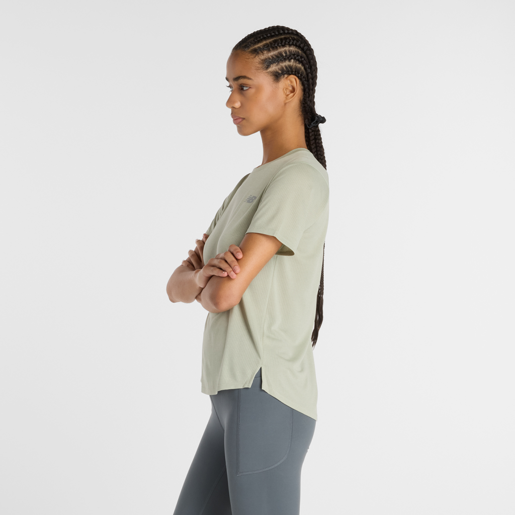 New Balance W NB Athletics Short Sleeve in GRÜN