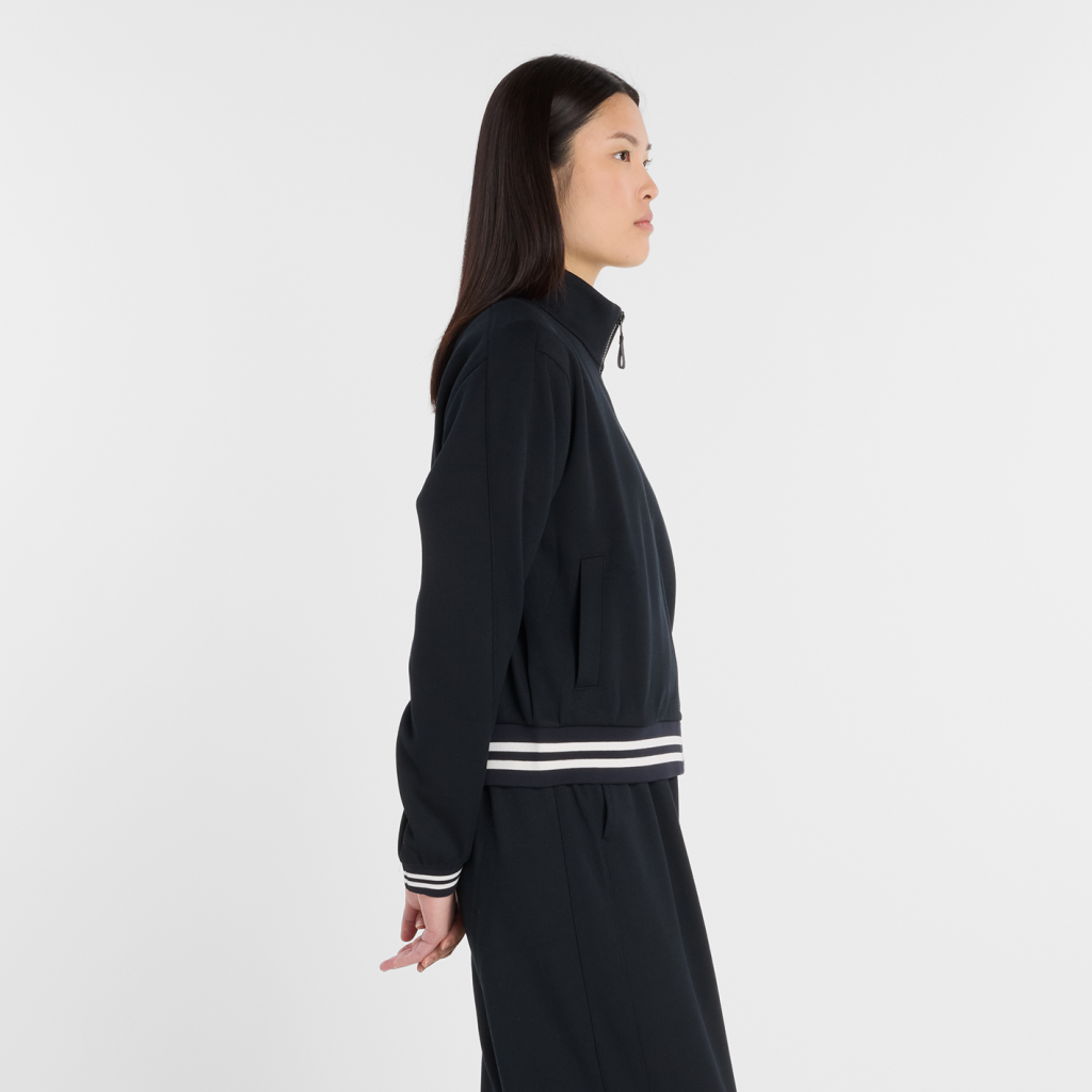 New Balance W Post Season Pique Track Jacket in SCHWARZ