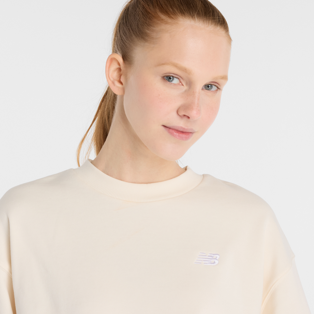 New Balance W Sport Essentials French Terry Small Logo Crew in GRAU