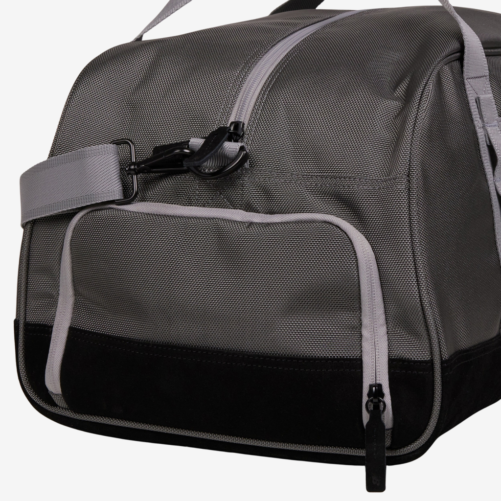 New Balance Legacy Icon Duffel Bag in GRAU