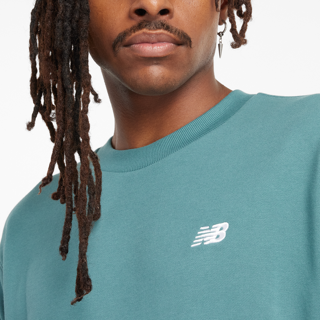 New Balance Sport Essentials Small Logo French Terry Crew in GRÜN