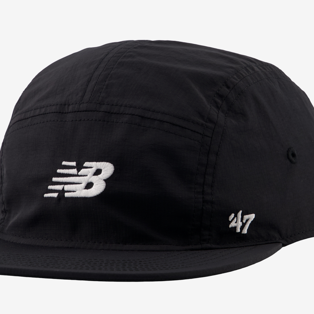 New Balance '47 5 Panel Run Hat in SCHWARZ