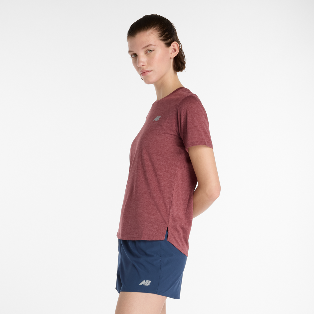 New Balance W NB Athletics Short Sleeve in ROT