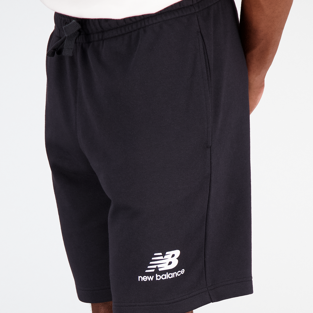 New Balance Essentials Stacked Logo Short in SCHWARZ