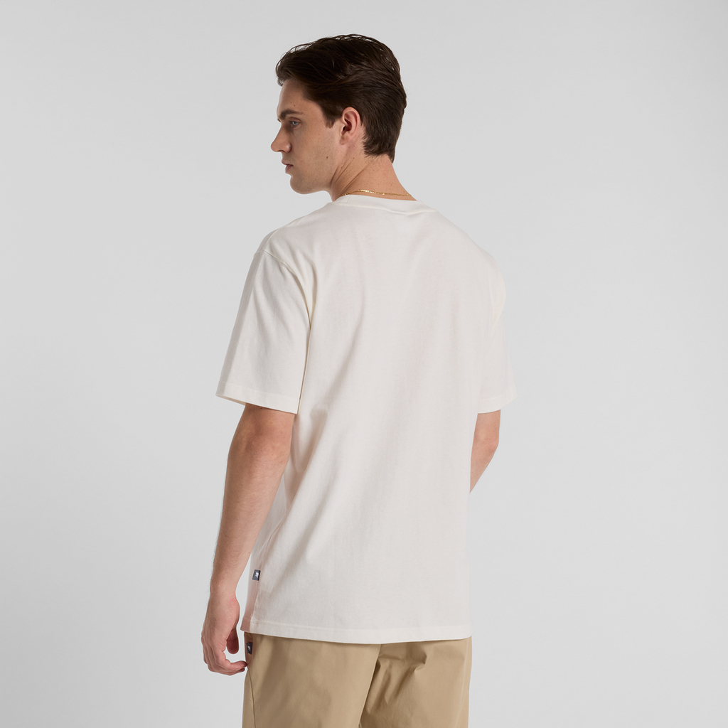 New Balance Athletics Premium Chest Logo T-Shirt in WEISS