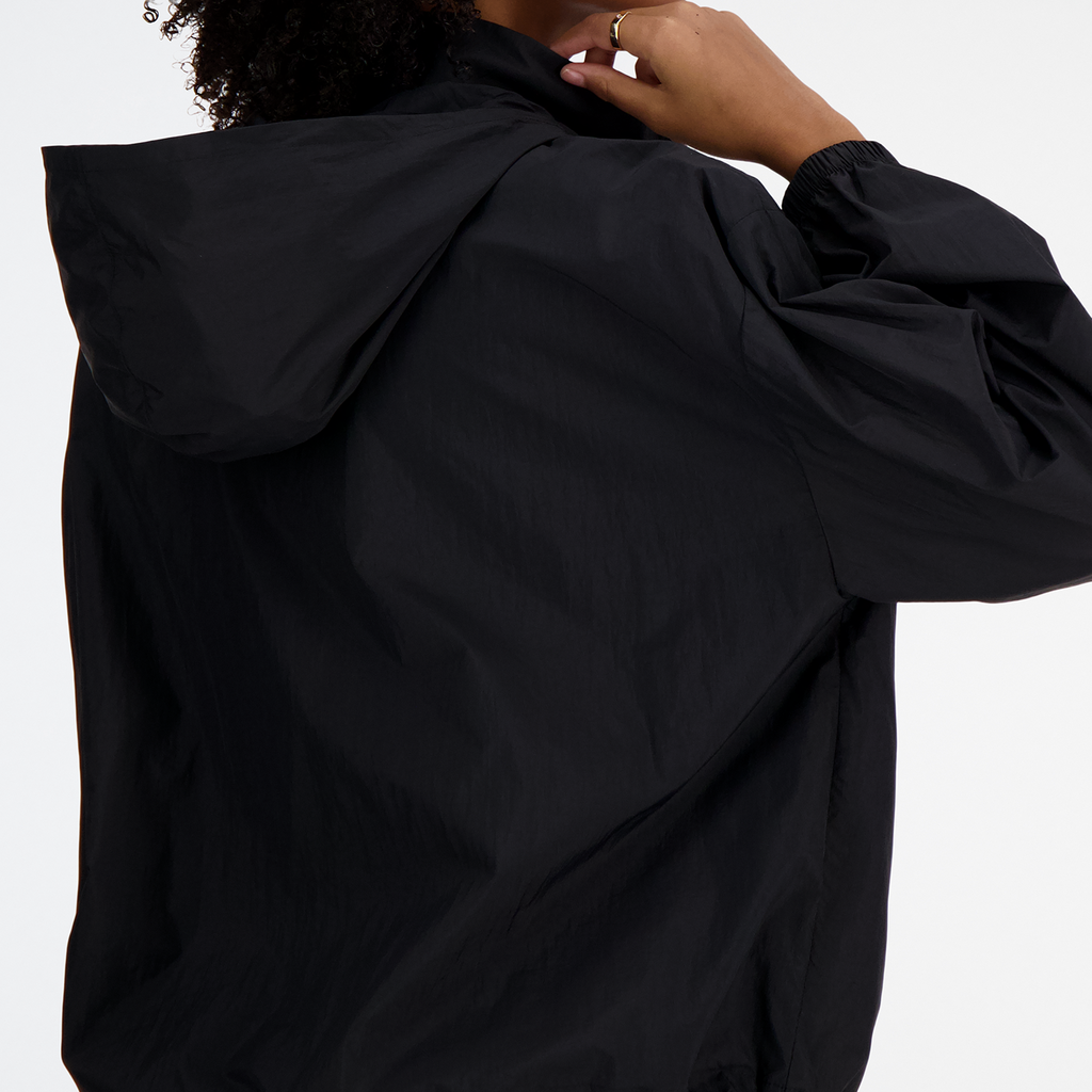 New Balance W NB Athletics Woven Jacket in SCHWARZ