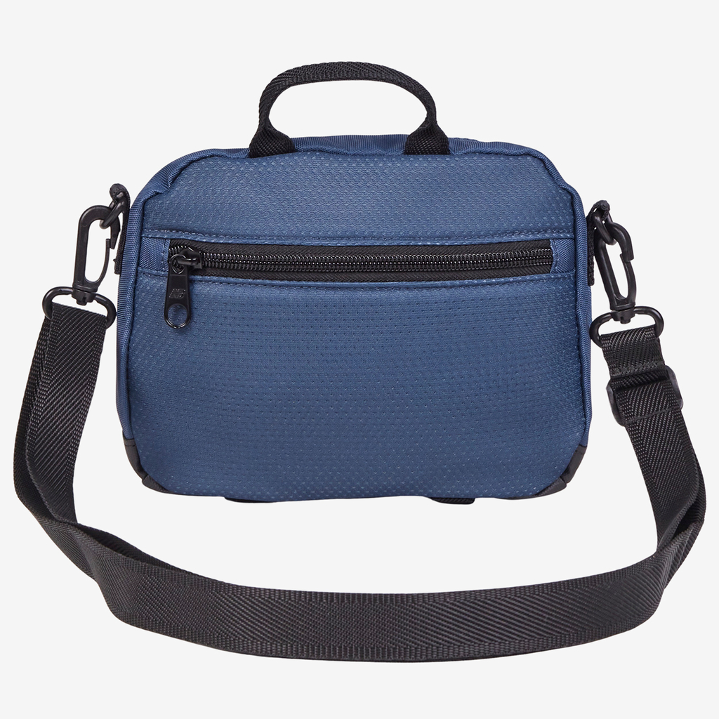 New Balance Athletics Sling Bag in BLAU