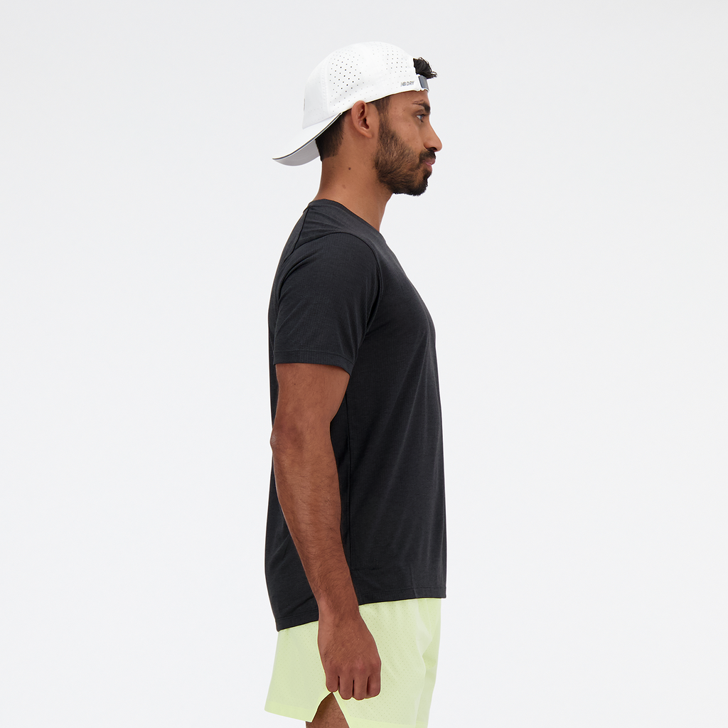 New Balance NB Athletics Run T-Shirt in SCHWARZ