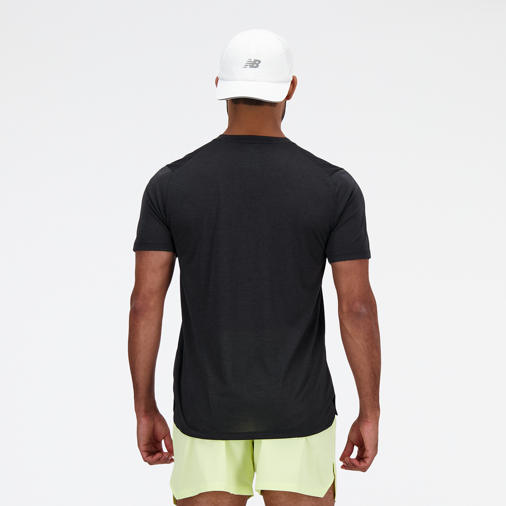 New Balance NB Athletics Run T-Shirt in SCHWARZ