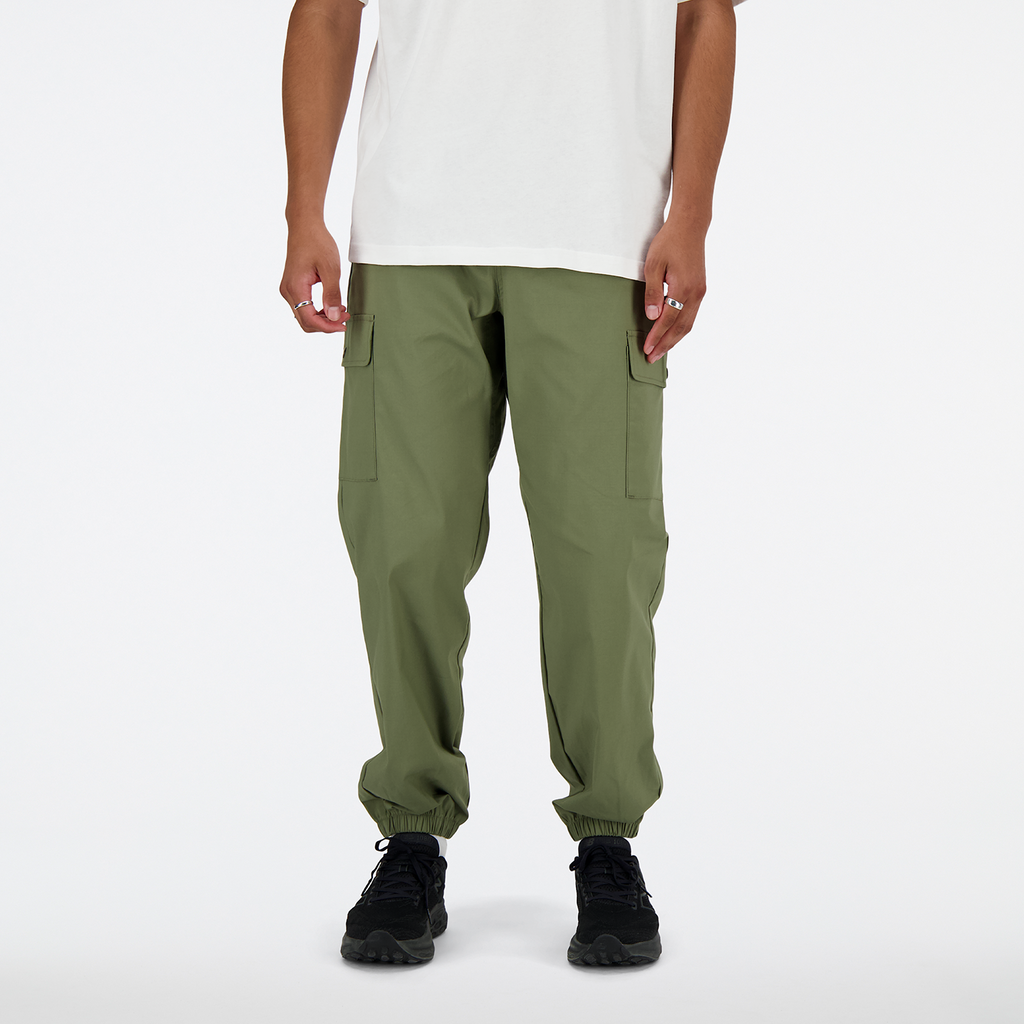 New Balance Twill Cargo Jogger in GRÜN