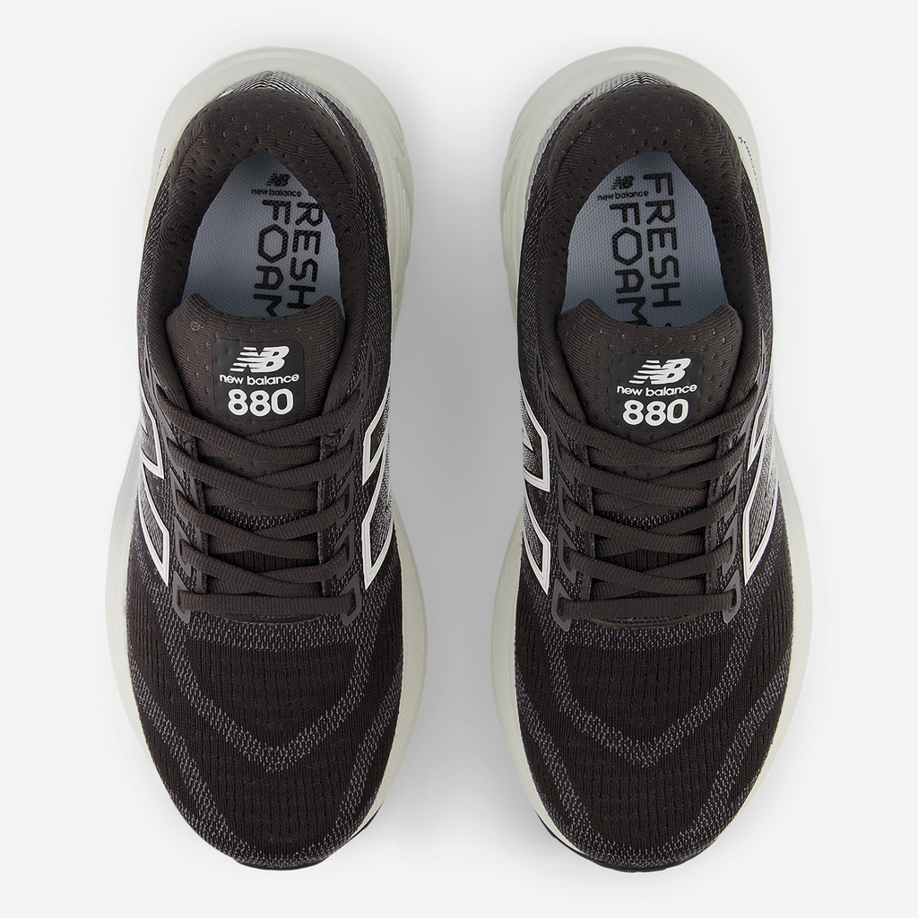 New Balance W 880 v15 Laufschuhe in SCHWARZ