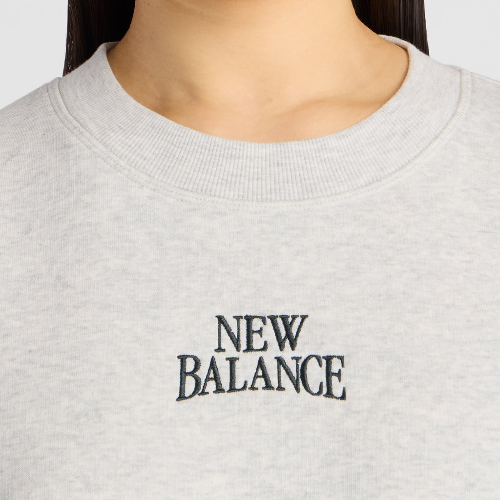 New Balance W Linear Heritage Fleece Crew in GRAU