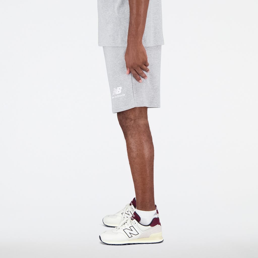 New Balance Essentials Stacked Logo Short in GRAU
