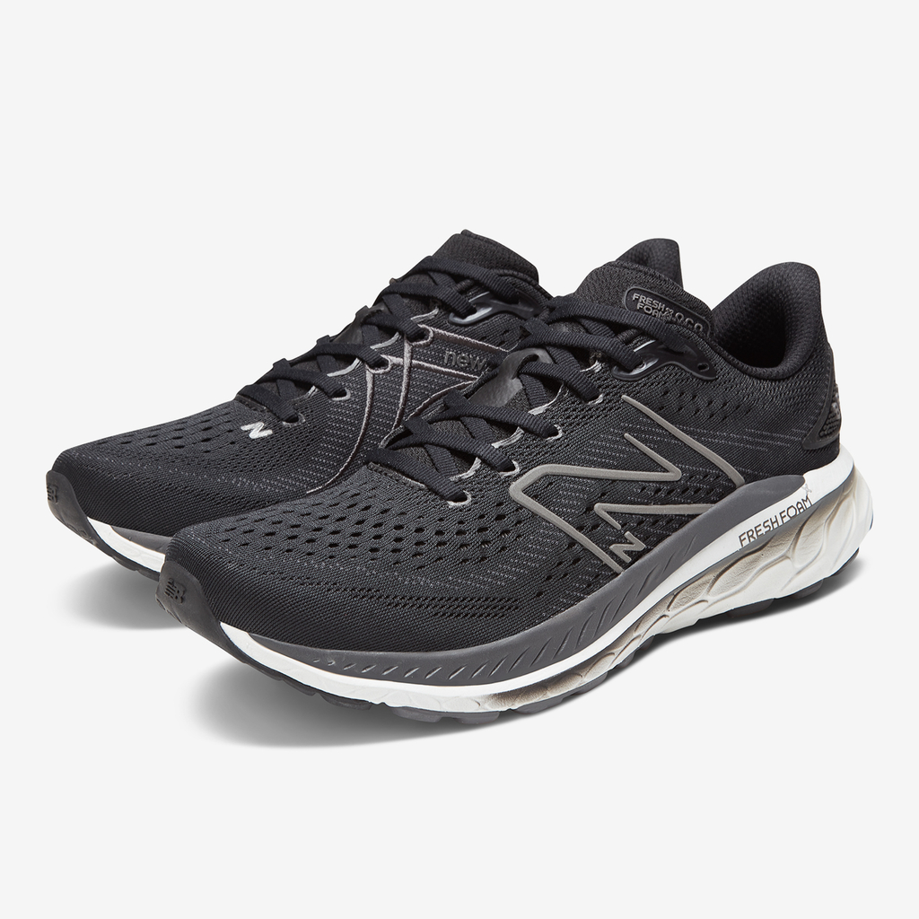 New Balance M 860 v13 Laufschuhe in SCHWARZ