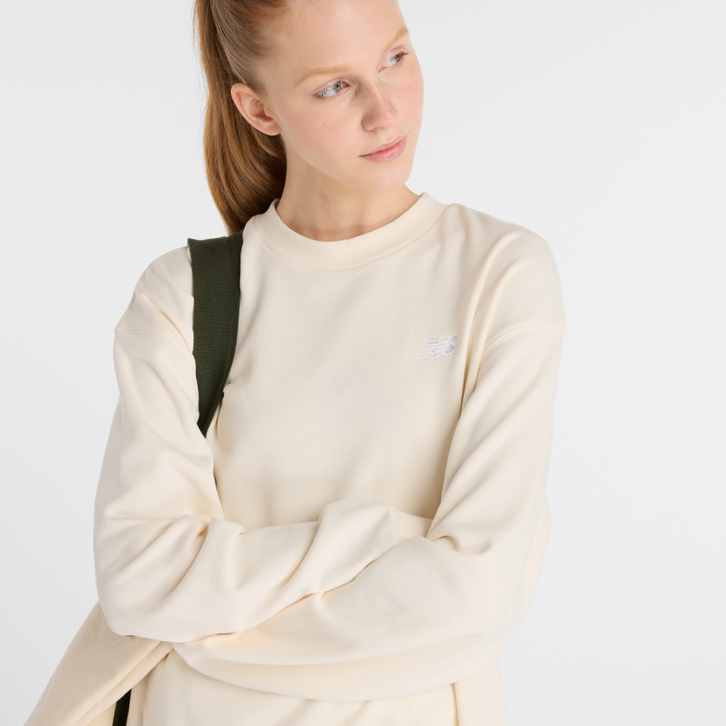 New Balance W Sport Essentials French Terry Small Logo Crew in GRAU