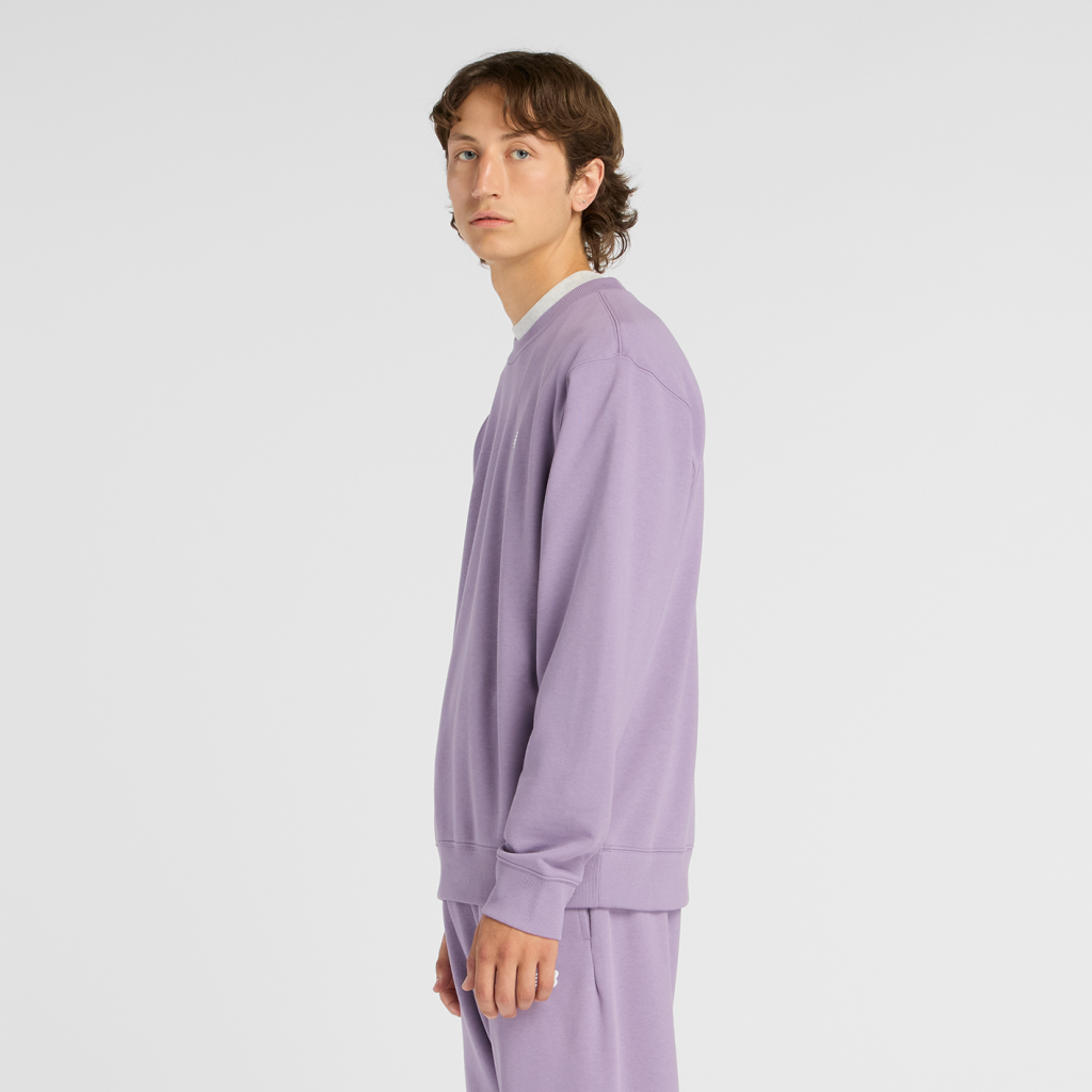 New Balance Sport Essentials Small Logo French Terry Crew in VIOLETT