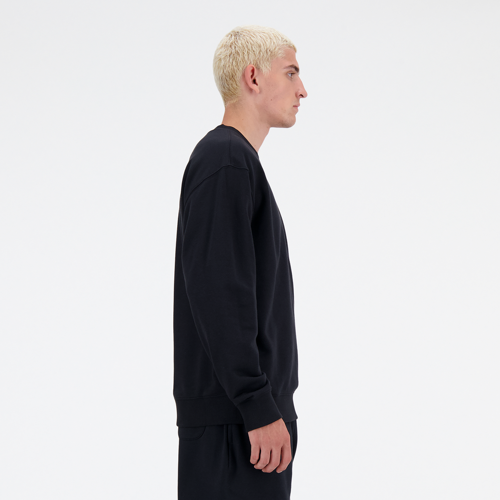 New Balance Sport Essentials Small Logo French Terry Crew in SCHWARZ