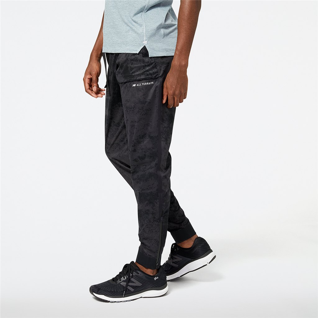 New Balance NB AT Waterproof Pant in SCHWARZ