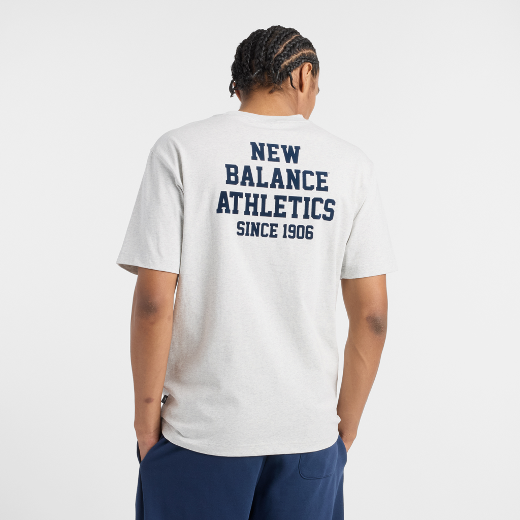 New Balance Varsity Graphic T-Shirt in GRAU