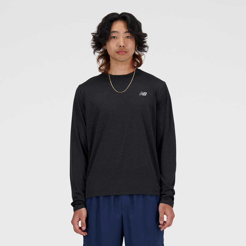 New Balance NB Athletics Run Long Sleeve T-Shirt in SCHWARZ