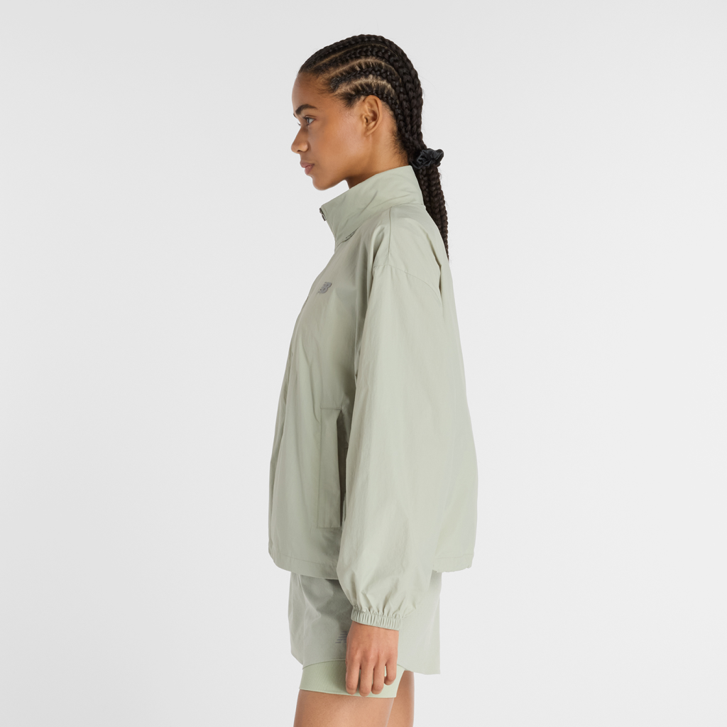 New Balance W NB Athletics Woven Jacket in GRÜN