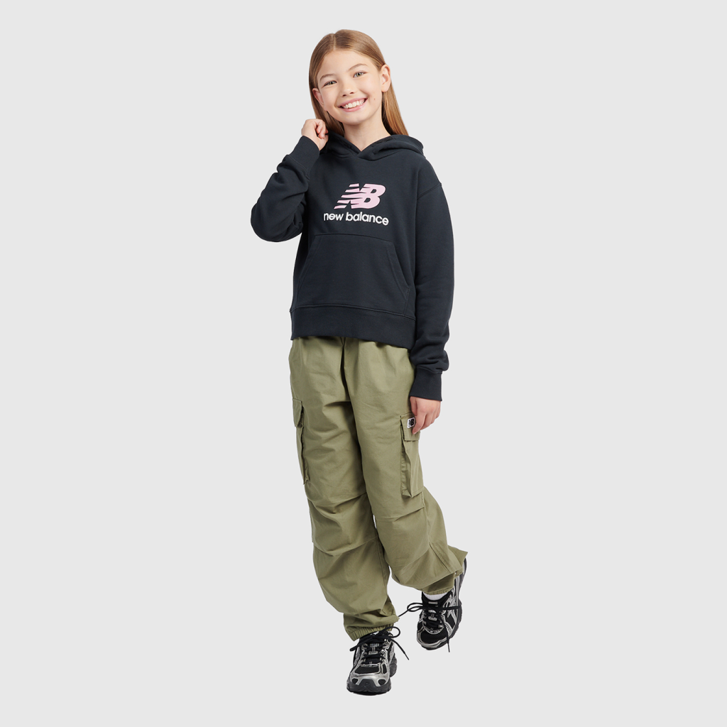 New Balance G NEW BALANCE FT STACKED LOGO HOODIE in SCHWARZ