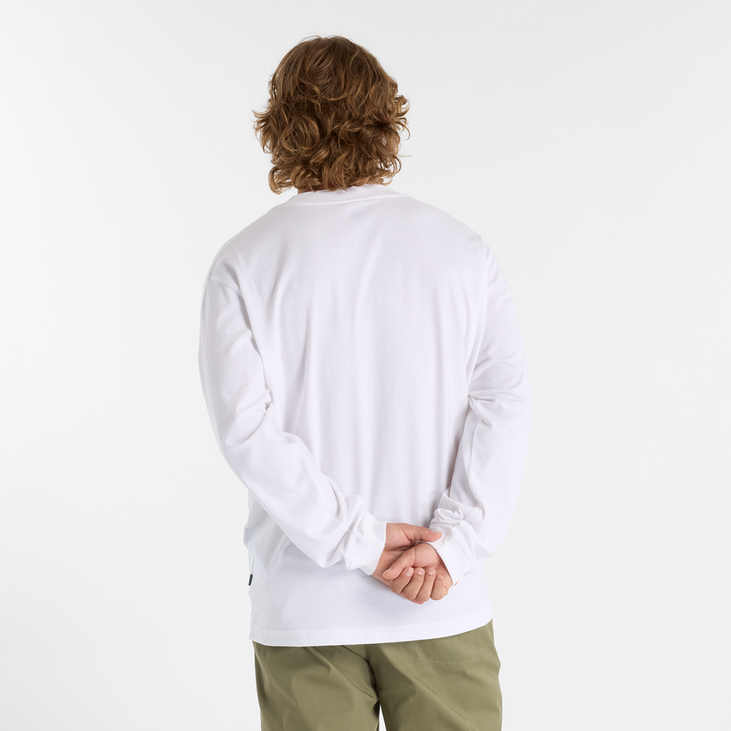 New Balance Relaxed Linear Athletics Long Sleeve in WEISS