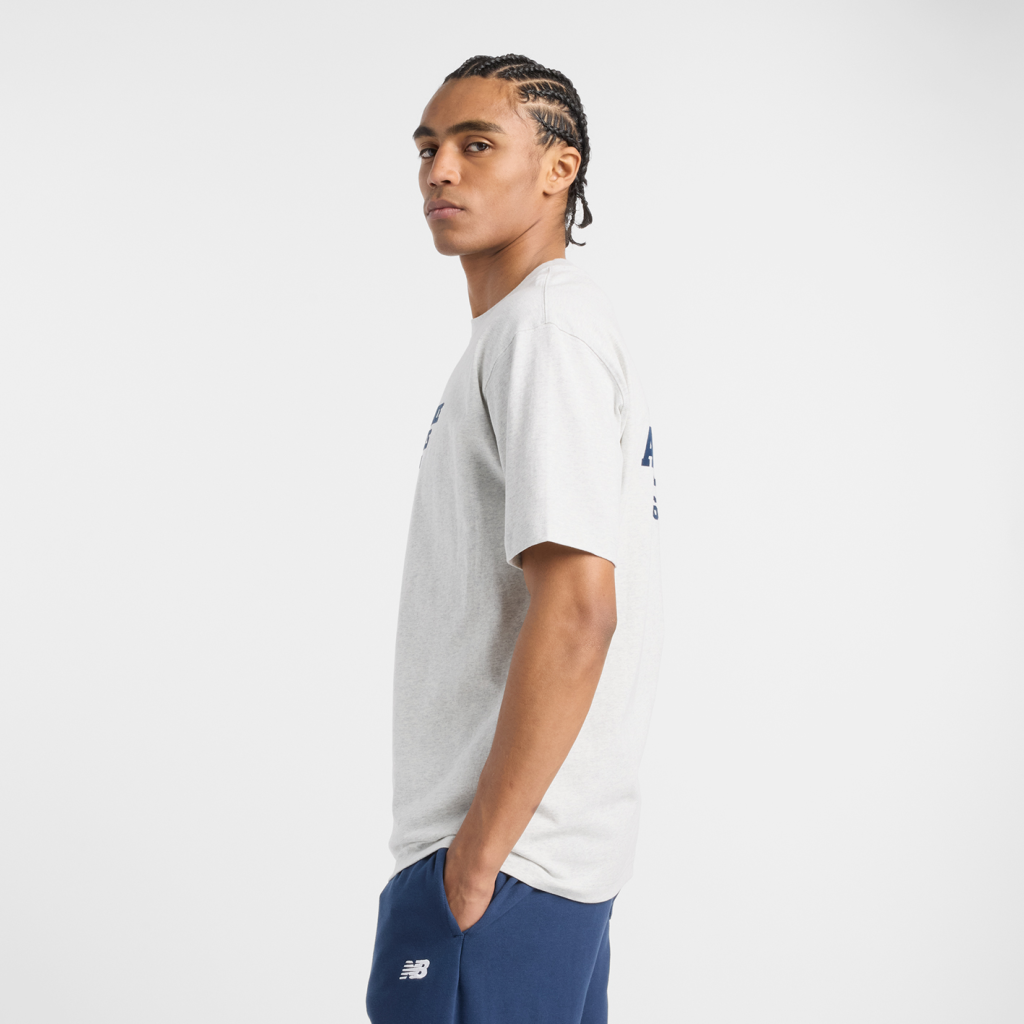 New Balance Varsity Graphic T-Shirt in GRAU