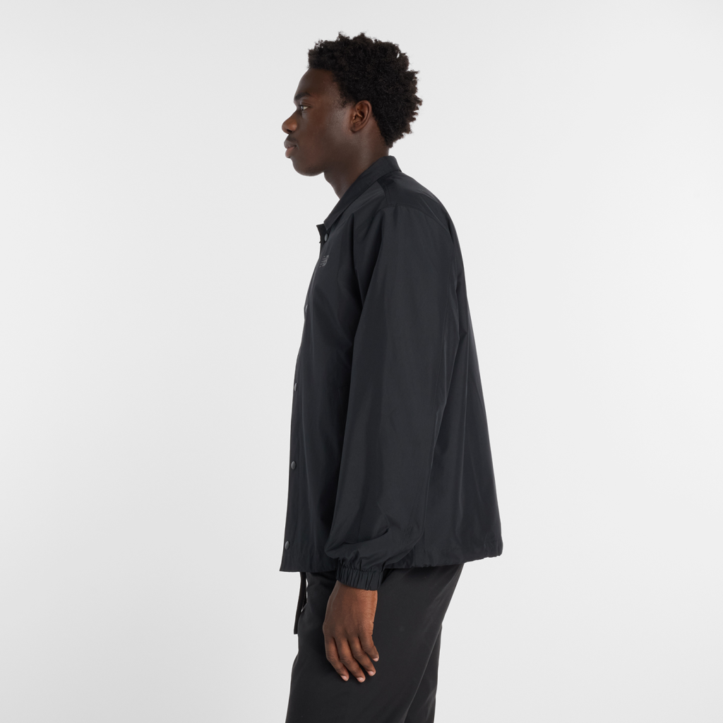 New Balance Lightweight Coaches Jacket in SCHWARZ