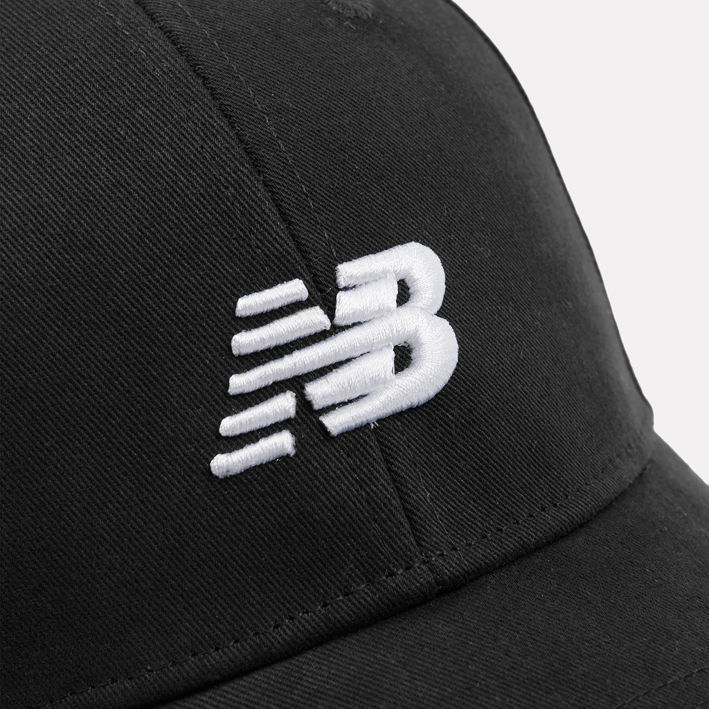 New Balance B New Balance Small Logo Cap in SCHWARZ