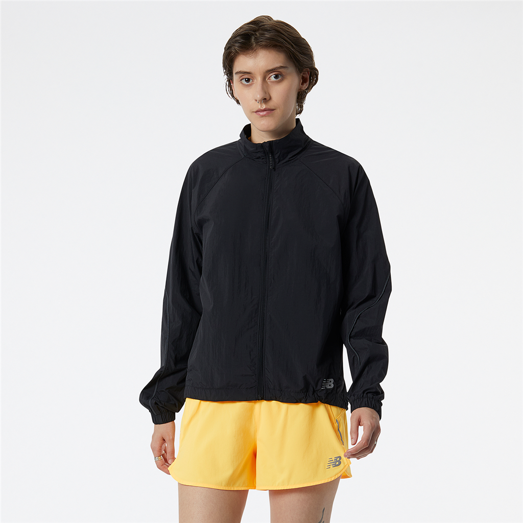 New Balance W Impact Run Light Pack Jacket in SCHWARZ
