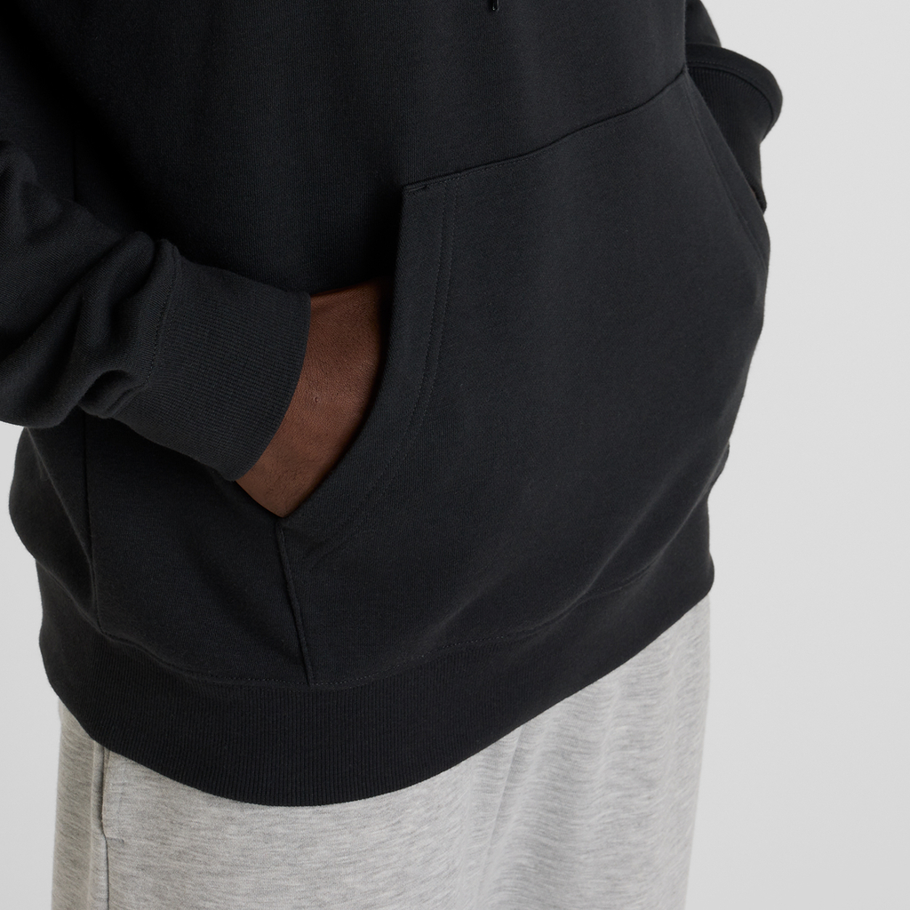 New Balance Sport Essentials Gradient Logo Hoodie in SCHWARZ
