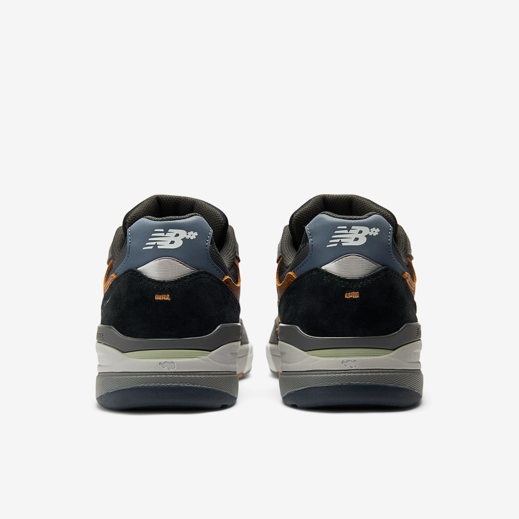 New Balance M Numeric 933 Andrew Reynolds Skateboardschuhe in GRAU
