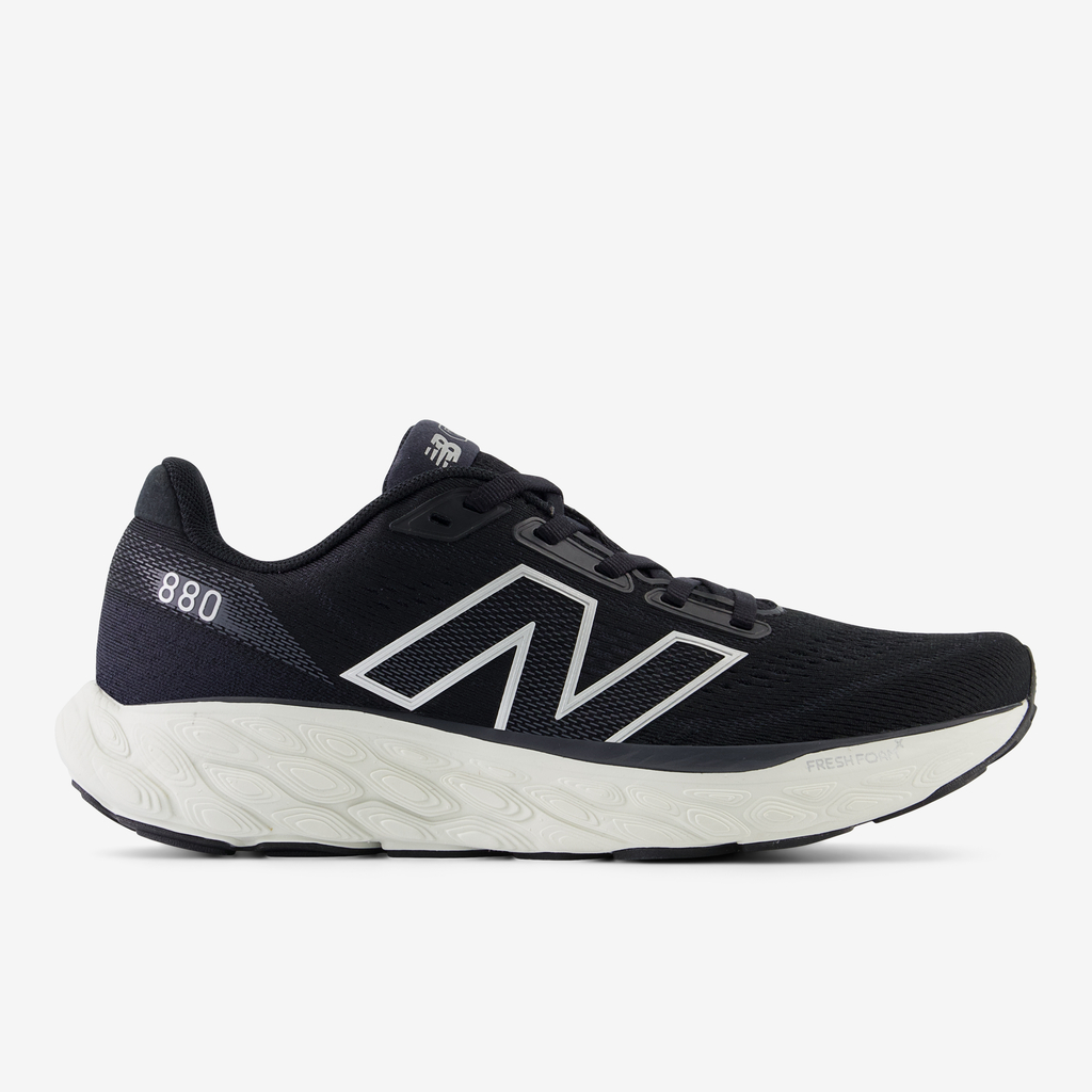 New Balance W 880 v14 Laufschuhe in SCHWARZ