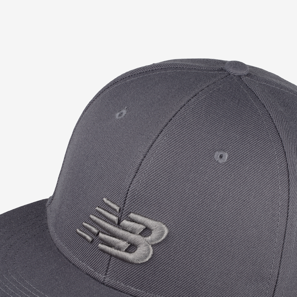 New Balance 6 Panel Flat Brim in GRAU