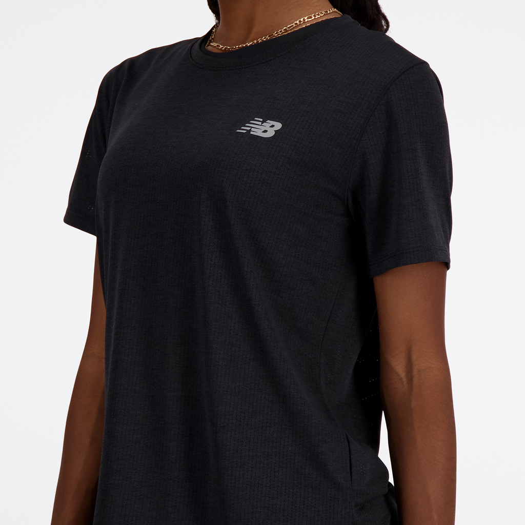 New Balance W NB Athletics Short Sleeve in SCHWARZ