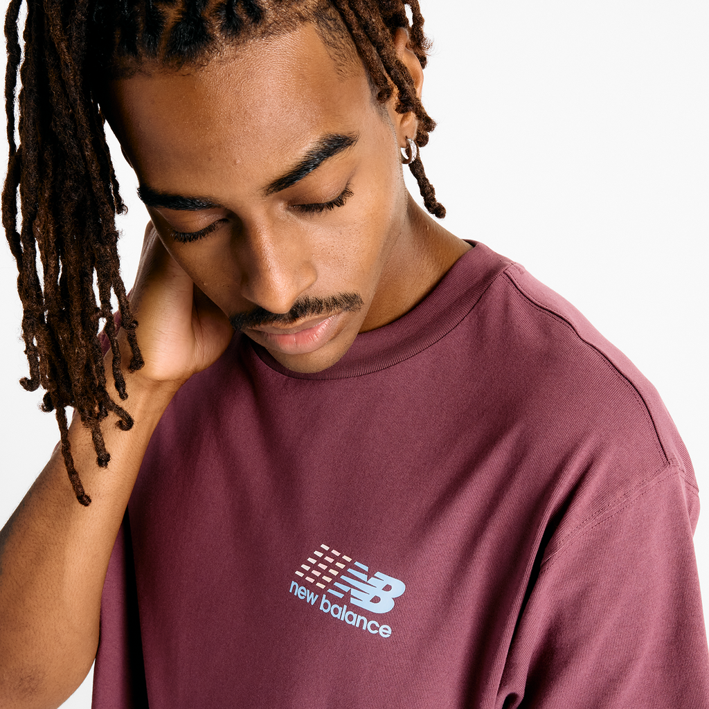 New Balance Athletics Multi Color Logo T-Shirt in VIOLETT