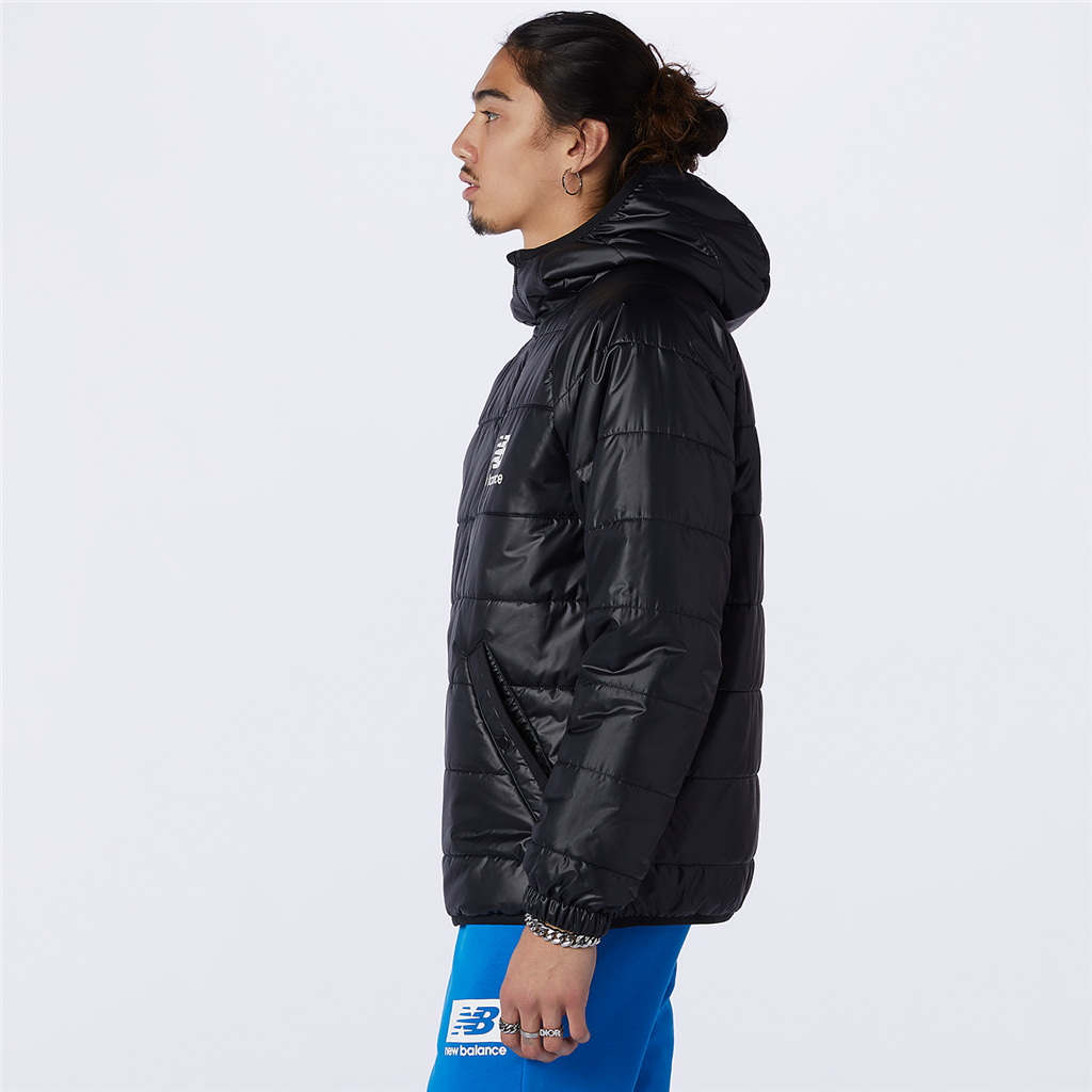 New Balance NB Athletics Winterized Short Synthetic Puffer in SCHWARZ