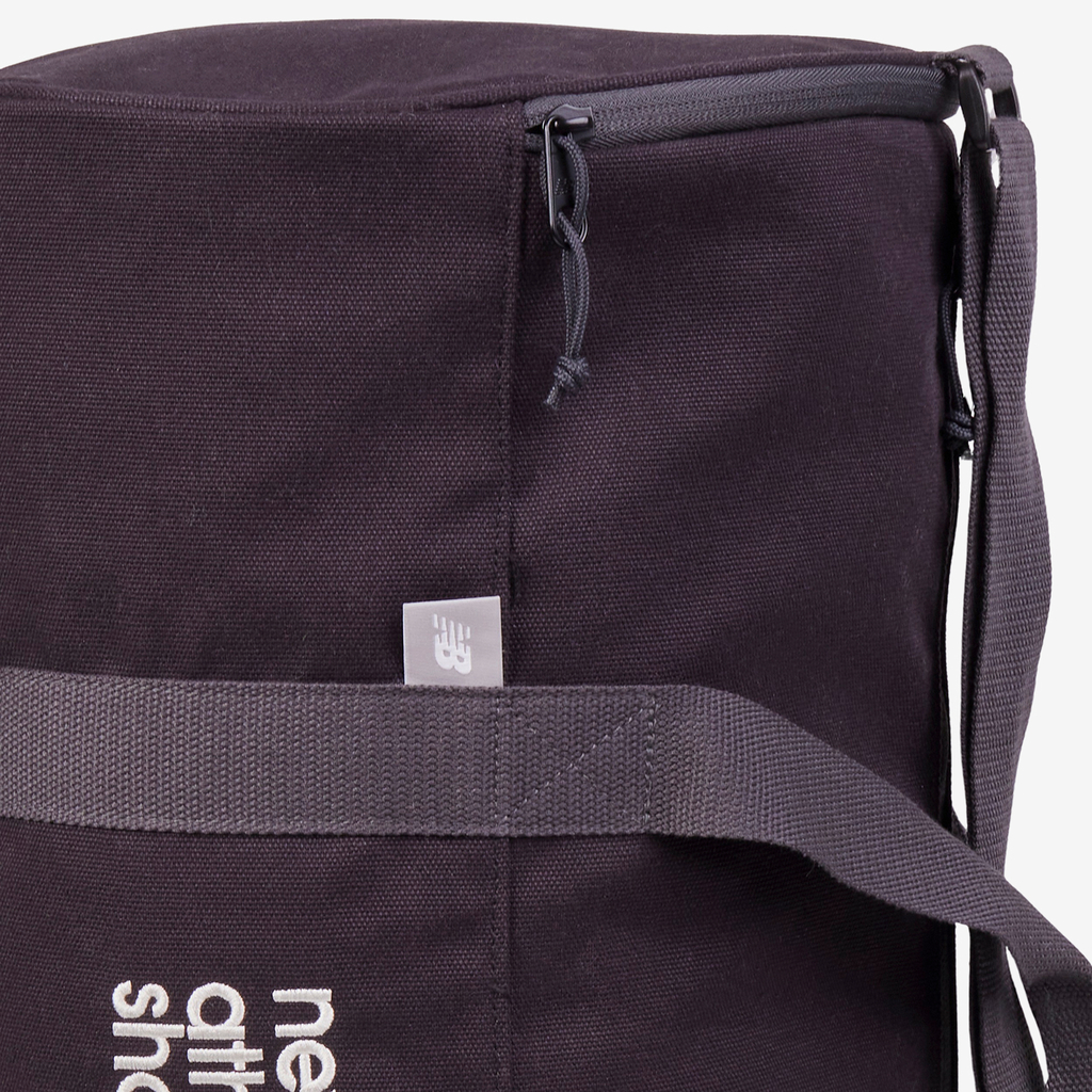 New Balance Canvas Duffel in SCHWARZ
