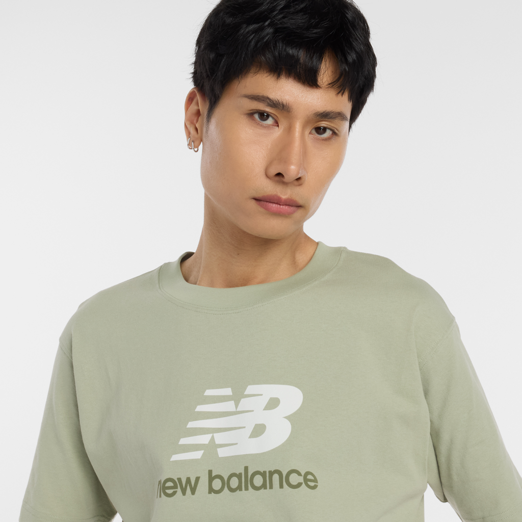 New Balance Athletics Logo T-Shirt in GRÜN
