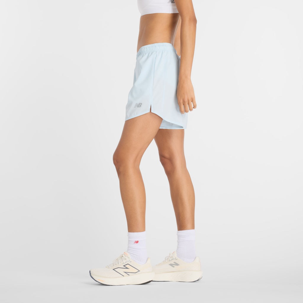 New Balance W Sport Essentials Short 5 Inch in GRAU