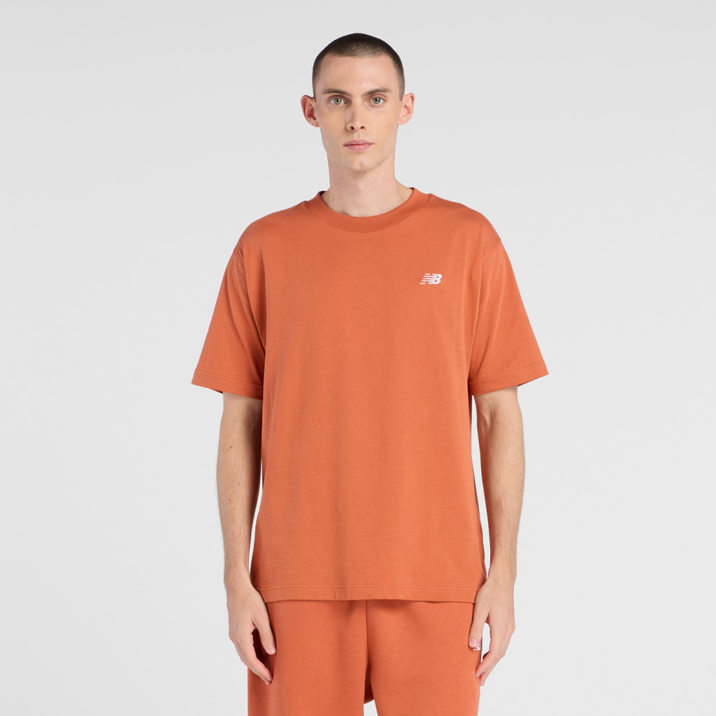 New Balance Sport Essentials Small Logo T-Shirt in ROT