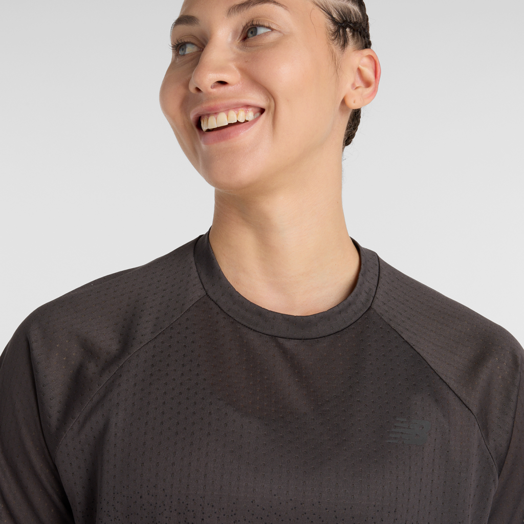 New Balance W Viz-Tech Run T-Shirt in SCHWARZ