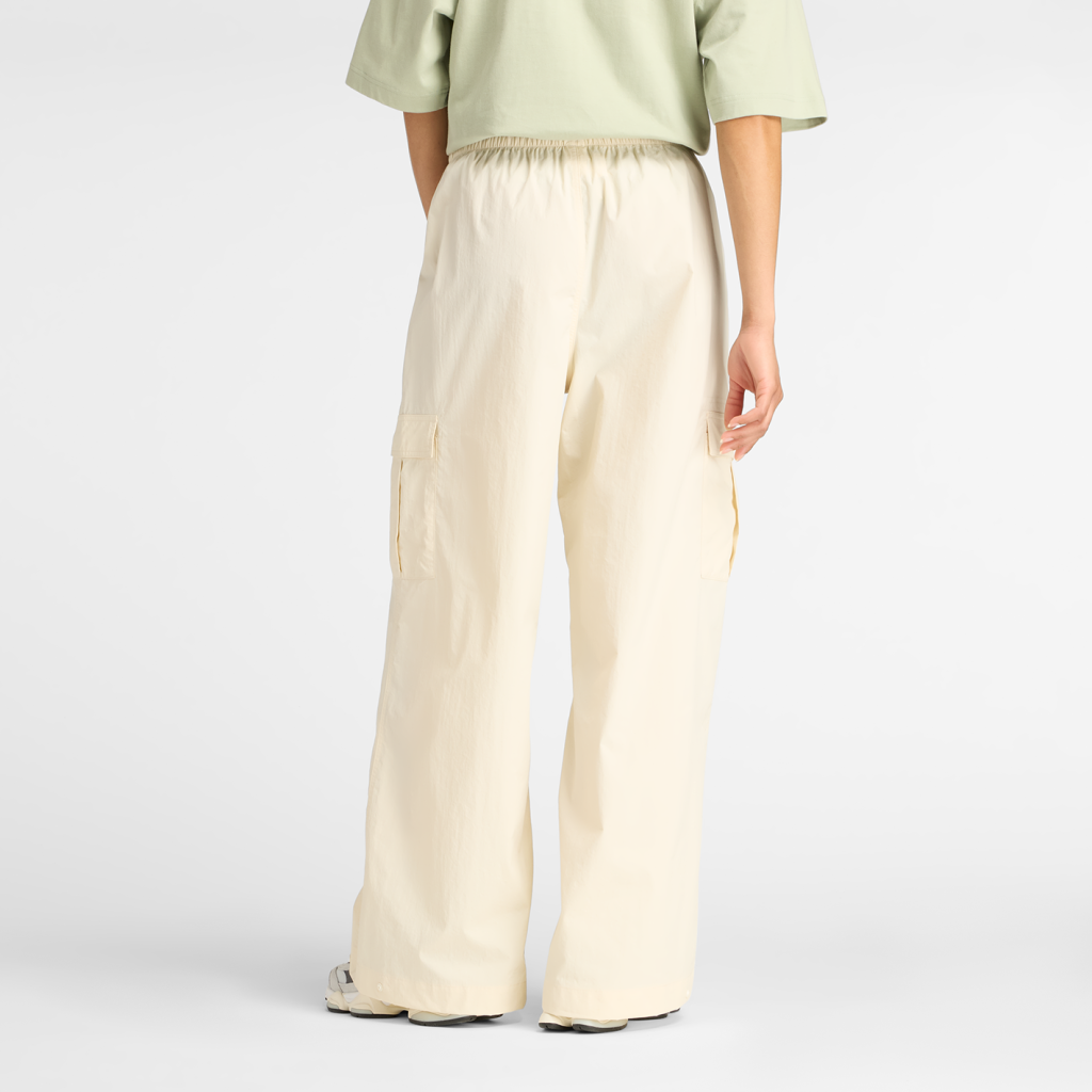 New Balance W Woven Cargo Pant in BEIGE